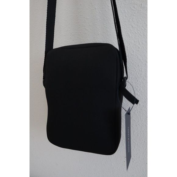 Tommy Hilfiger 69J8610 001 Unisex Sz Small Black Crossbody Camera Bag Purse - Picture 10 of 11